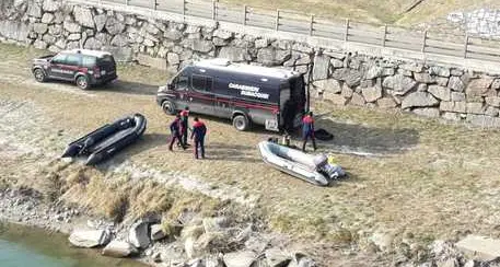 Coppia scomparsa: carabinieri subacquei cercano Peter Neumair