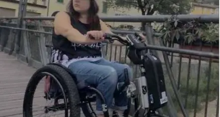 Daniela e la passione mountain-bike: ha perso l'uso delle gambe per una rara malattia, ma non si arrende, sogna la hand-bike dei sentieri