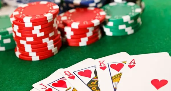 Chiede il bonus famiglia: domanda negata perché di mestiere fa il giocatore di poker