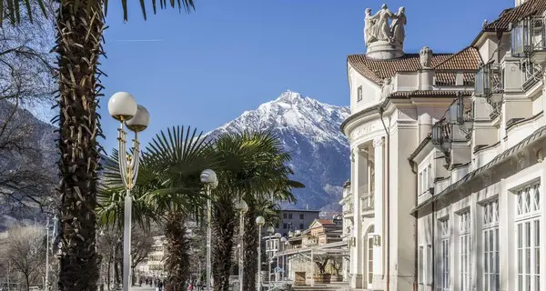 Merano e altri 3 comuni blindati per isolare la variante sudafricana del virus: scuole chiuse e restrizioni