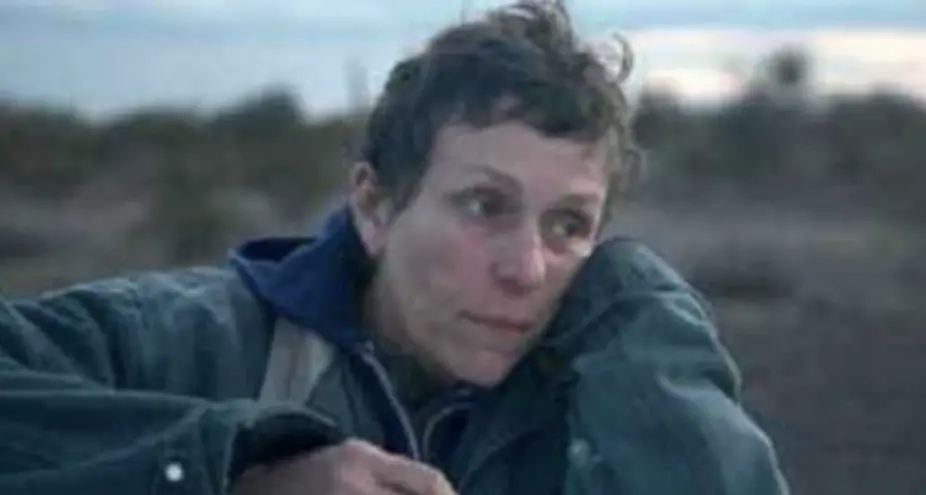 La regista di Nomadland si prepara a fare incetta di Golden Globe e Oscar