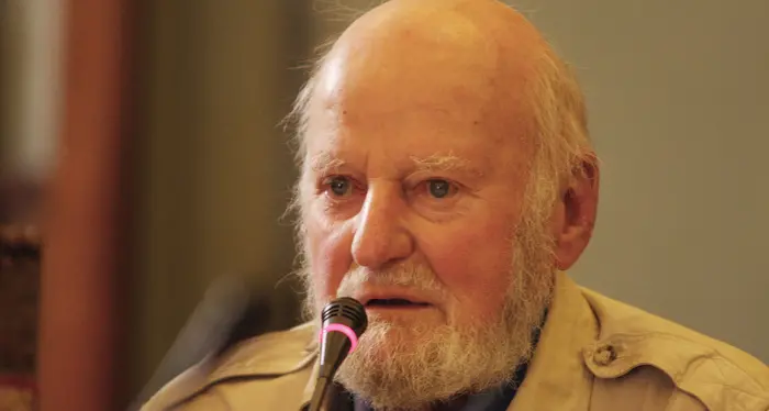 Addio al poeta Lawrence Ferlinghetti, aveva 101 anni. Voce libertaria e icona della Beat Generation. Nel 2005 due applauditi recital in Trentino