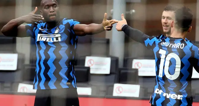 Inter formato derby: 3-0 al Milan, con doppietta di Lautaro e gol di Lukaku