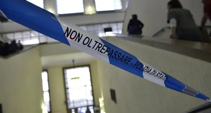 Studente precipita dal quarto piano e muore a Firenze