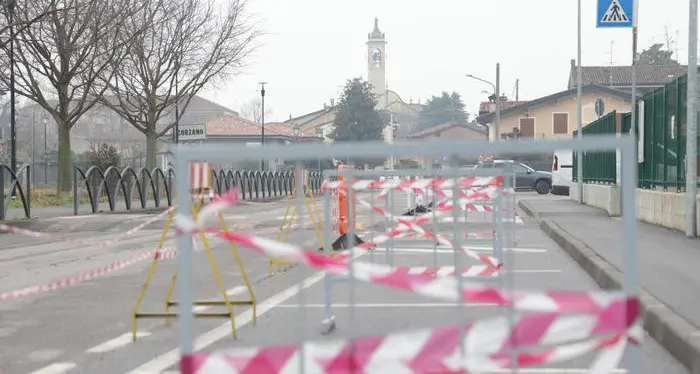 A Brescia e in alcuni comuni bergamaschi zona arancione rafforzata, chiuse tutte le scuole. Bertolaso: è la terza ondata