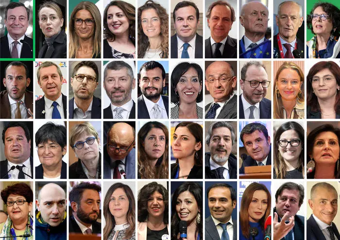 COMBO tutti i sottosegretari e vice ministri. Prima fila da SX: Mario Draghi, Deborah Bergamini, Simona Malpezzi, Dalila Nesci, Assuntela Messina, Vincenzo Amendola, Giuseppe Moles, Bruno Tabacci, Franco Gabrielli, Marina Sereni. Seconda fila da SX: Manlio Di Stefano, Benedetto Della Vedova, Nicola Molteni, Ivan Scalfarotto, Carlo Sibilia, Anna Macina, Francesco Paolo Sisto, Giorgio Mulè, Stefania Pucciarelli, Laura Castelli . Terza fila da SX: Claudio Durigon, Maria Cecilia Guerra, Alessandra Sartore, Gilberto Pichetto Fratin, Alessandra Todde, Anna Ascani, Francesco Battistoni, Gian Marco Centinaio, Ilaria Fontana, Vannia Gava. Quarta fila da SX: Teresa Bellanova, Alessandro Morelli, Giancarlo Cancelleri, Rossella Accoto, Tiziana Nisini, Barbara Floridia, Rossano Sasso, Lucia Borgonzoni, Pierpaolo Sileri, Andrea Costa.