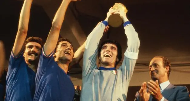 Il compleanno di una leggenda: Dino Zoff festeggia oggi i 79 anni