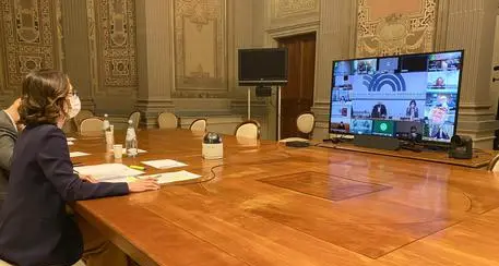 Covid, resta l'attuale sistema a colori: eventuali chiusure scatteranno il lunedì, non più la domenica