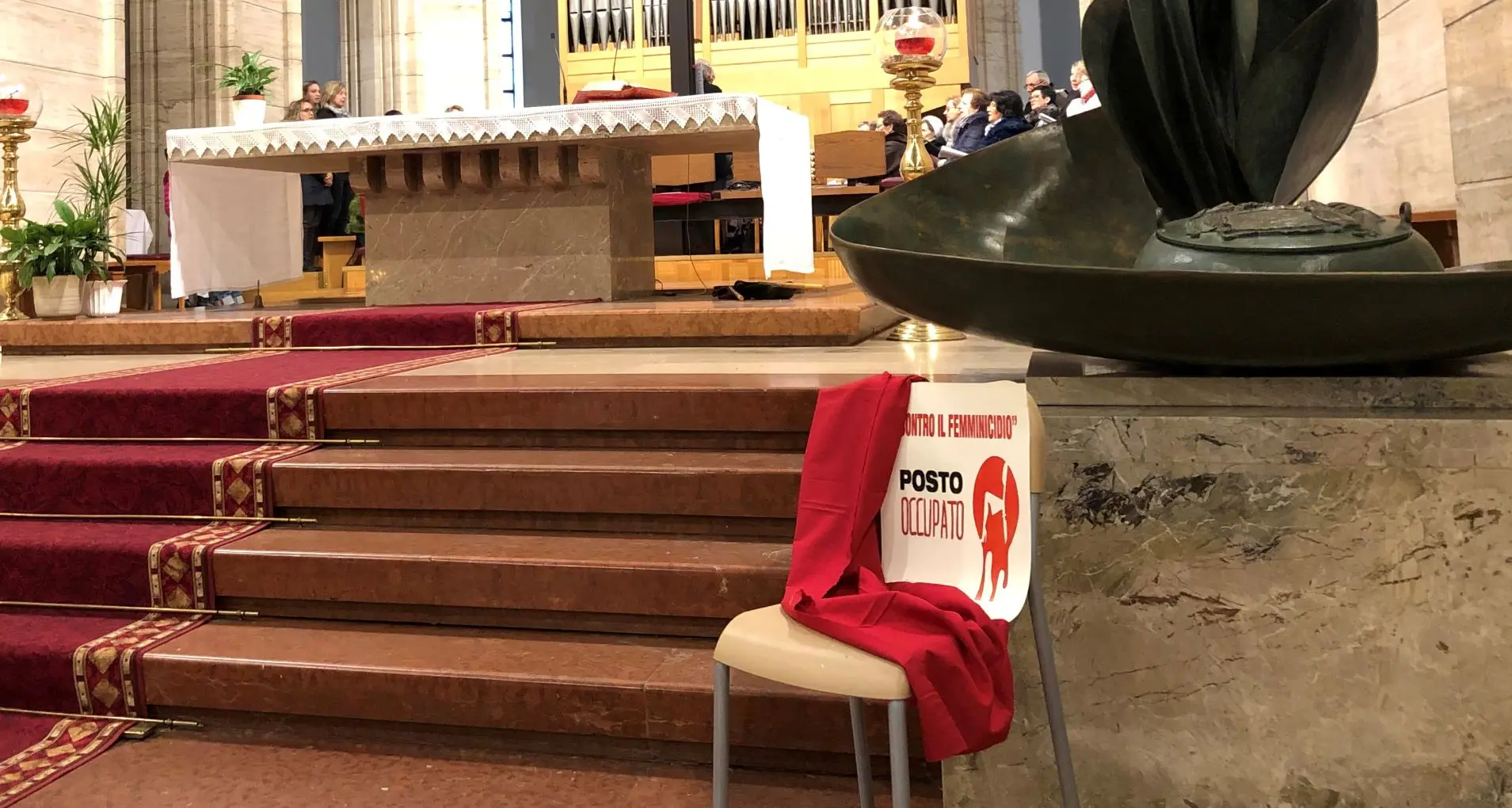 Femminicidio, la Diocesi ripropone in chiesa il \"posto occupato\" per ricordare Deborah Saltori e tutte le donne vittime di violenza