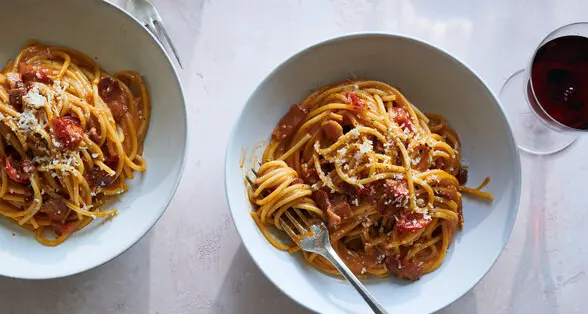Carbonara al pomodoro: la ricetta del New York Times solleva la polemica sul web