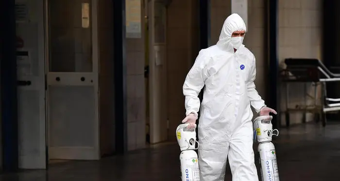 Pandemia, nei Paesi poveri scarseggia l'ossigeno per i malati: piano dell'Oms