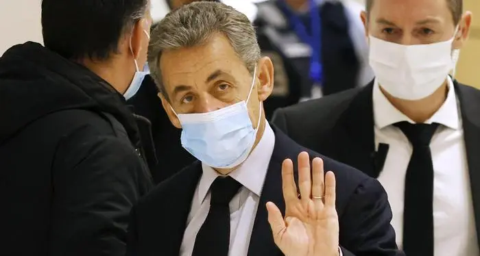 L'ex presidente Sarkozy condannato a tre anni: corruzione di un magistrato