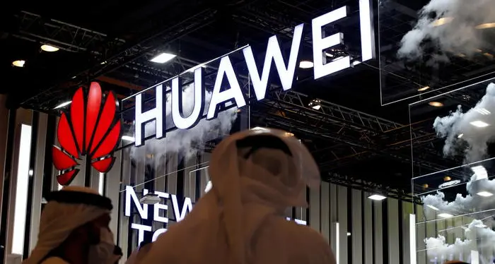 Huawei in difficoltà per le sanzioni Usa, ora pensa anche alle auto elettriche