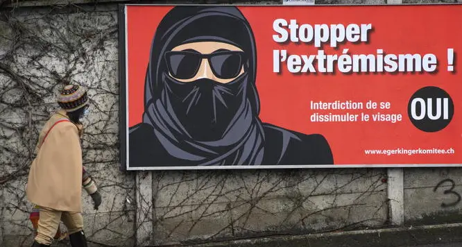 La Svizzera mette al bando il burqa integrale, al referendum vincono i \"sì\" al divieto