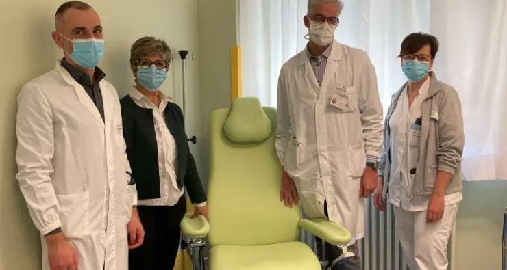 Un sollievo ai pazienti reumatici: da Atmar due poltrone al day hospital del Santa Chiara