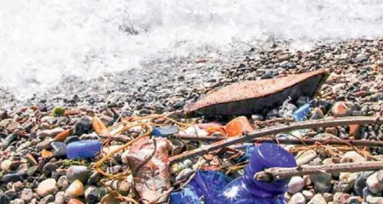 Goletta dei laghi, sul Garda inizia la \"guerra\" alle microplastiche