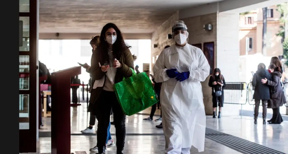 Covid, la pandemia dilaga in Italia, aumentano i casi ed i decessi, il Cts: \"Occorre una stretta ulteriore\"