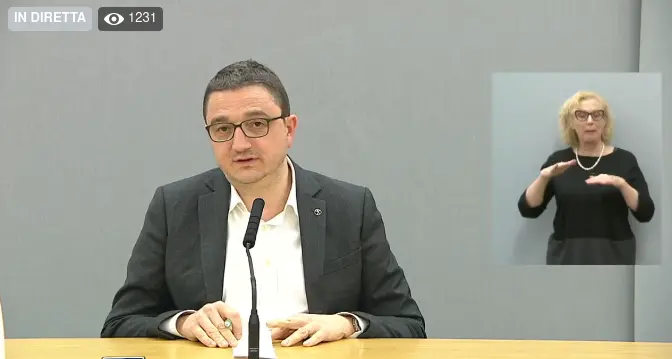 Fugatti: il Trentino confermato in zona arancione, scuole aperte. «Ma è allarme per l'aumento di contagi e ricoveri in rianimazione»