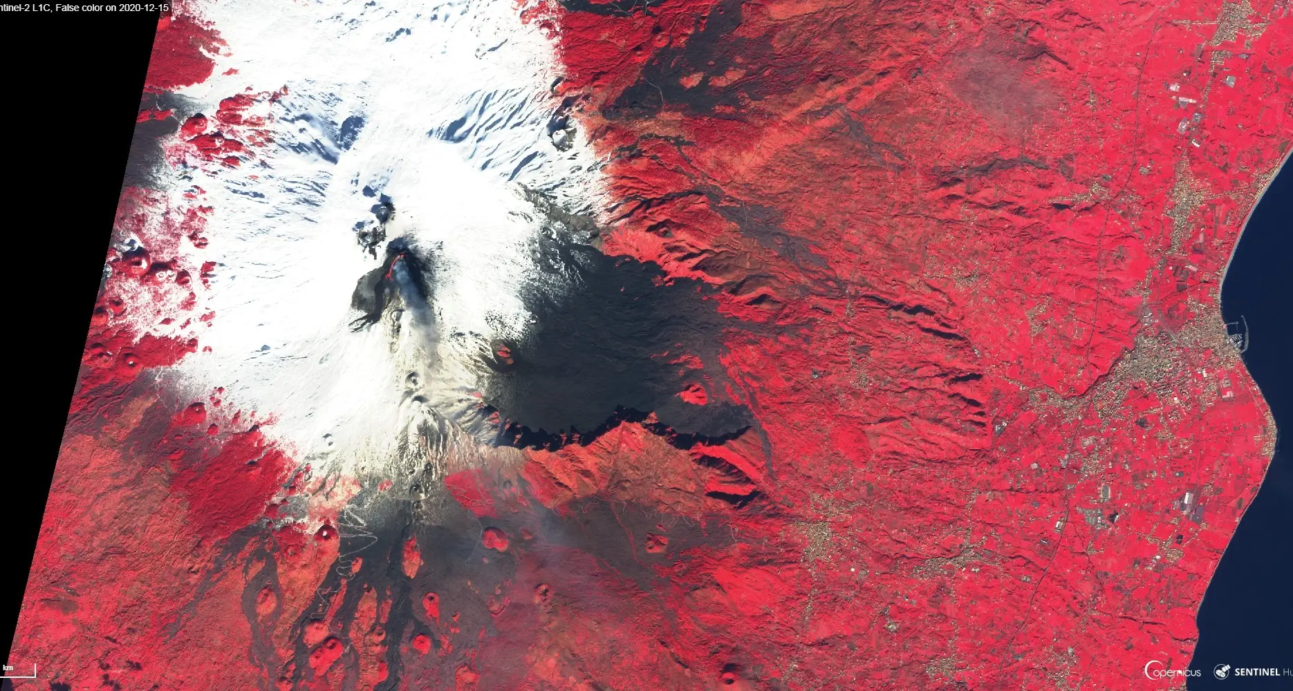 L'eruzione dell'Etna vista dallo spazio nel video di Enrico Gremes