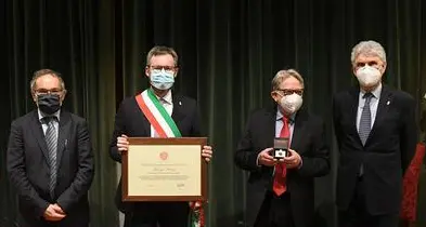 L'Aquila d'oro a Giorgio Postal, sei legislature in Parlamento, e sottosegretario con Andreotti, Craxi, Fanfani, Goria e De Mita