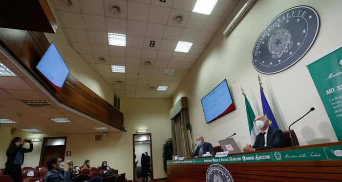 Report settimanale: l'epidemia accelera. Anche il Trentino verso la zona rossa. Preoccupano contagi e terapie intensive