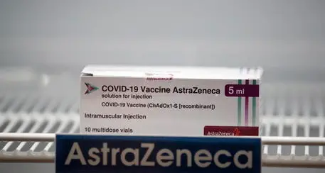 Morto un docente di Biella, anche il Piemonte sospende il vaccino AstraZeneca