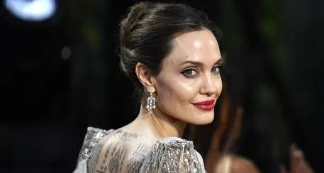 Angelina Jolie in tribunale: \"Ecco altre prove delle violenze domestiche di Brad Pitt\"