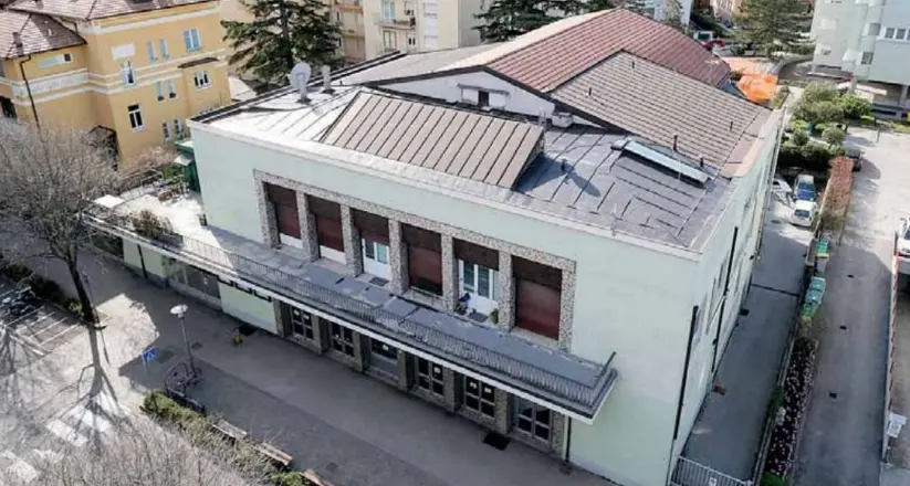 Al posto del cinema Astra sorgerà un condominio. Se ne va un pezzo di storia della città: le reazioni