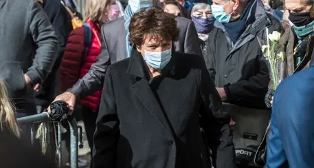Francia, ricoverata per covid la ministra della cultura Roselyne Bachelot