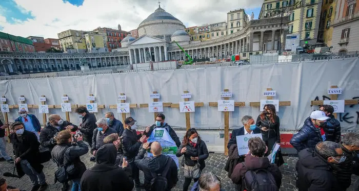 Commercianti in piazza in molte città italiane per chiedere le riaperture