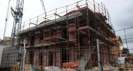 Allarme tra le aziende edili trentine: esplodono i prezzi dei materiali, legno e ferro alle stelle