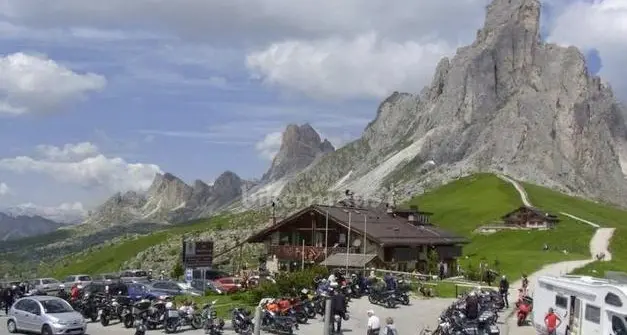 Traffico sui passi? Detomas pensa a una \"funivia dorsale e di valle\"