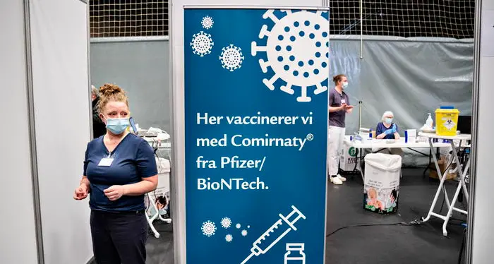La Danimarca rinuncia ad AstraZeneca. Francia, anche il Johnson & Johnson a over 55