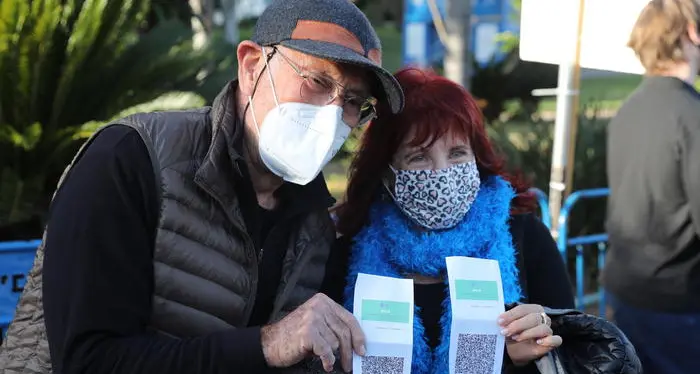 Zaia: \"Ben venga il green pass in Alto Adige e vorremmo avviarlo anche in Veneto\". Intanto parte pure la val d'Aosta