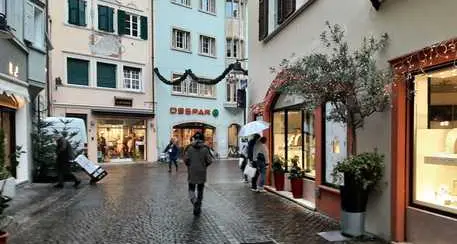 Turismo e commercio: dopo il disastro del 2020, quest'anno una ripresa solo parziale