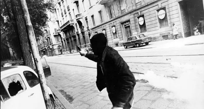 Francia, rilasciati in libertà vigilata i nove ex terroristi italiani: ora le decisioni sull'estradizione