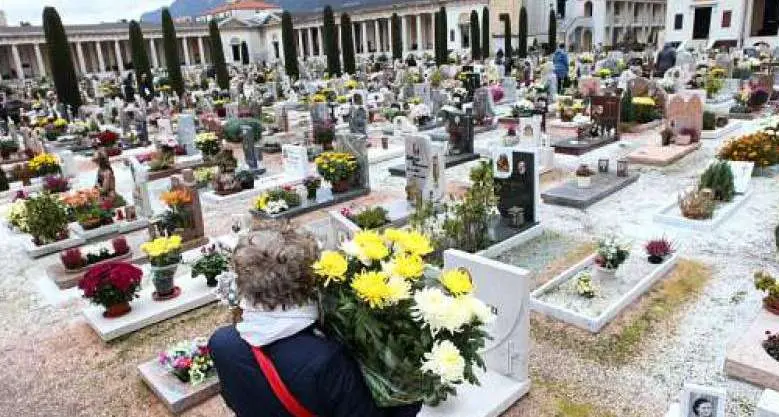 Furti e danni al cimitero di Trento: per la prevenzione arrivano sessanta telecamere