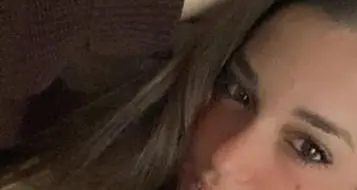 Giovane madre muore in fabbrica: uccisa nell'ingranaggio a 22 anni, città sotto shock