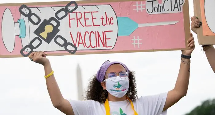 Biden: via i brevetti dai vaccini covid. La commissione Ue: pronti a discuterne