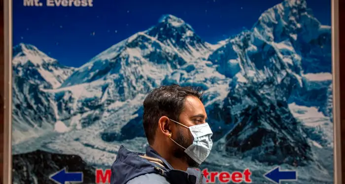 Nepal, covid fra gli alpinisti: la Cina \"blinda\" la vetta dell'Everest