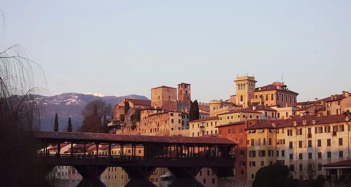 Oggi riapre lo storico ponte di Bassano, il restauro a cura di una ditta di Pergine