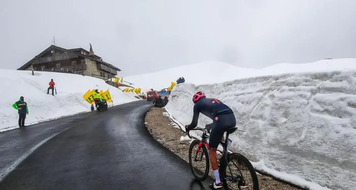 Il tappone dolomitico senza Fedaia e Pordoi: un errore, secondo Fondriest