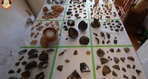 Tracce etrusche in val di Fiemme: insegnante trova vasi e frammenti archeologici