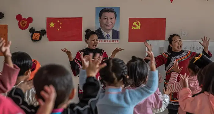 Cina, abolito il limite di due figli per coppia: se ne potranno avere tre