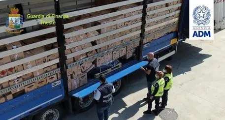 Sequestrati 11 milioni di mascherine \"taroccate\"