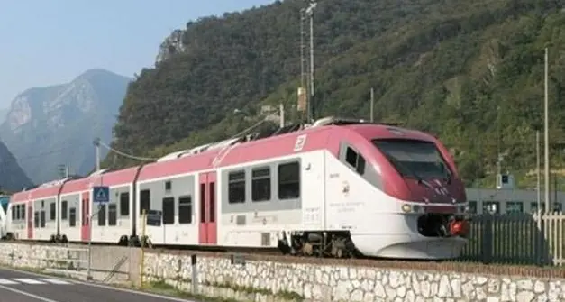 Cantieri sulla ferrovia, primi passi verso l'elettrificazione