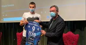 Il sindaco saluta e ringrazia Giannelli che va a Perugia