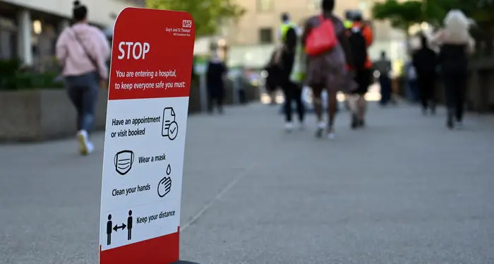 Troppi contagi, la Gran Bretagna rinvia al 19 luglio la riapertura totale