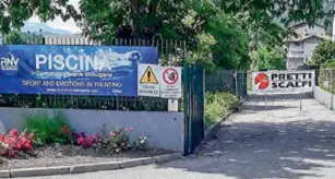 La piscina comunale chiude per lavori: riaprirà in autunno