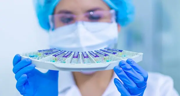 Confortanti i dati preclinici del vaccino italiano eVax a Dna: previene il contagio anche sulle varianti